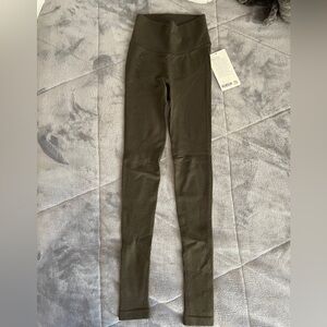 NWT Lululemon tights/leggings Size 4